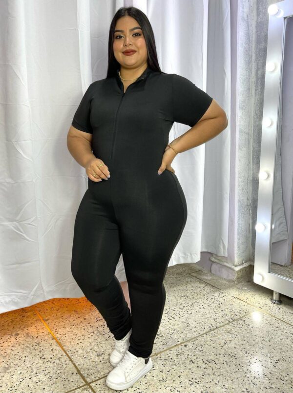 Conjunto deportivo negro