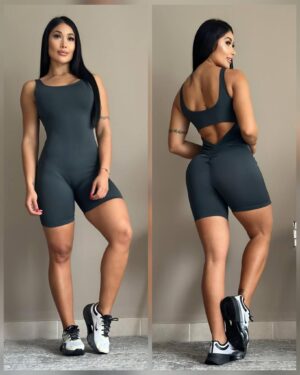 Conjunto deportivo gris